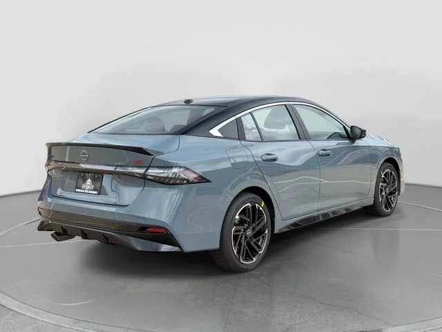 New 2026 Atlantic Gray Metallic / Super Black Two-tone Nissan SR image 4
