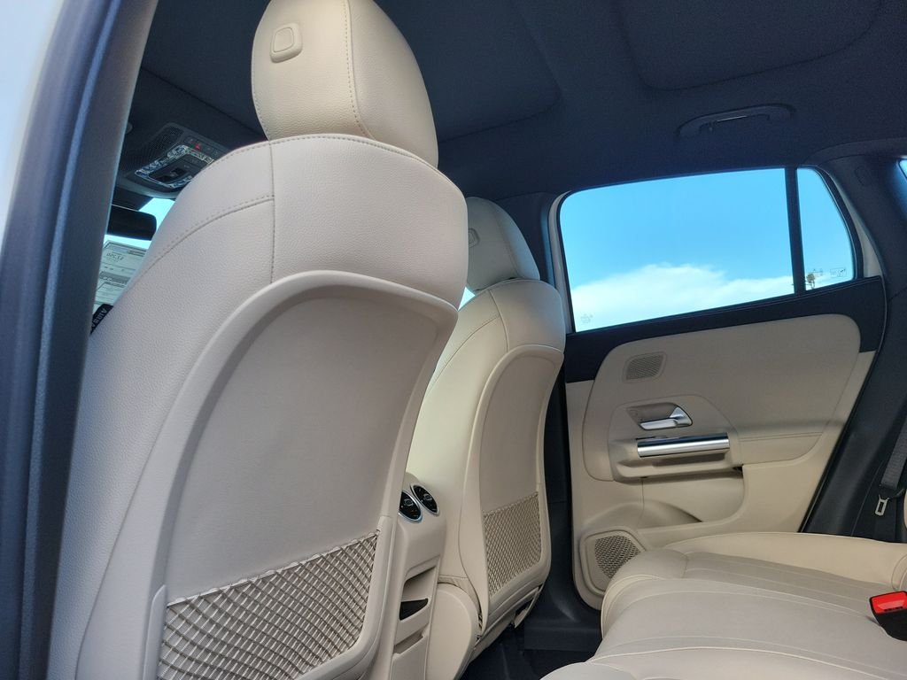New 2026 Polar White Mercedes-Benz GLA 250 image 11