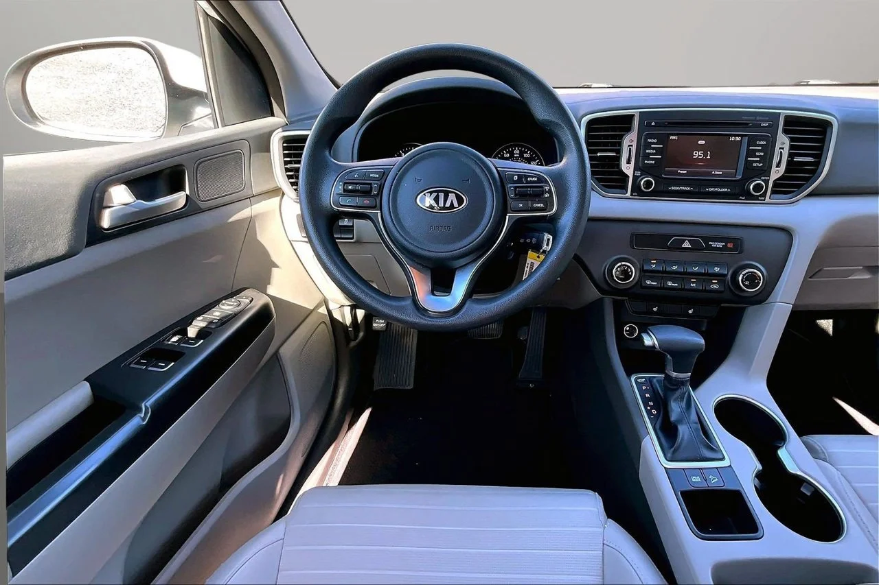 Used 2017 White Kia LX image 10