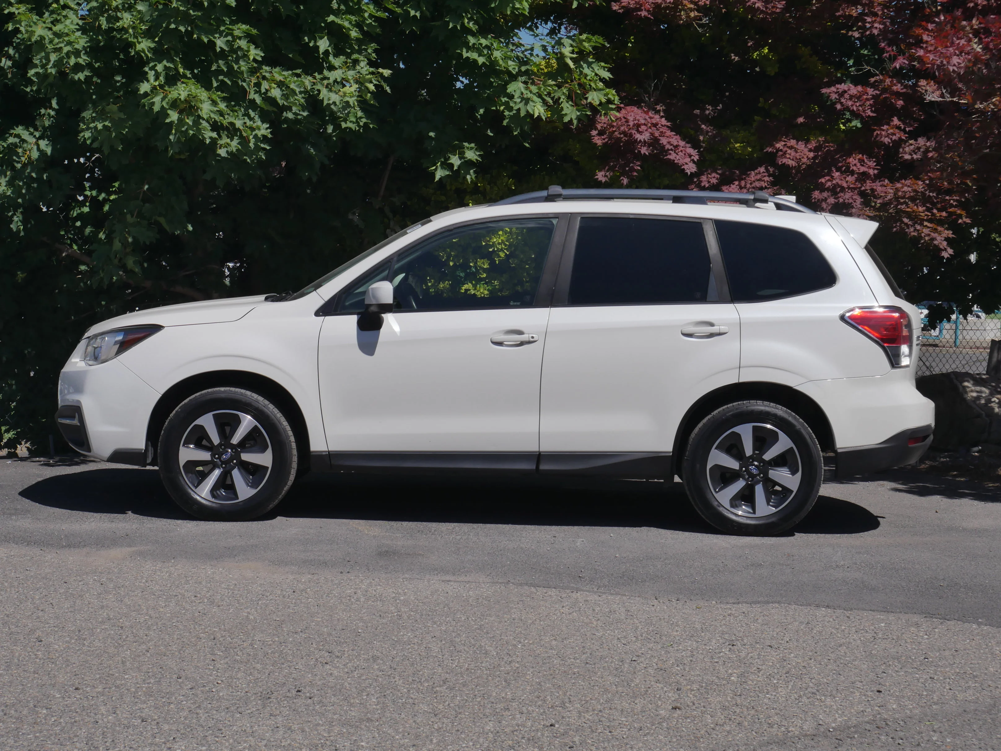 Used 2017 Crystal White Pearl Subaru Premium image 17