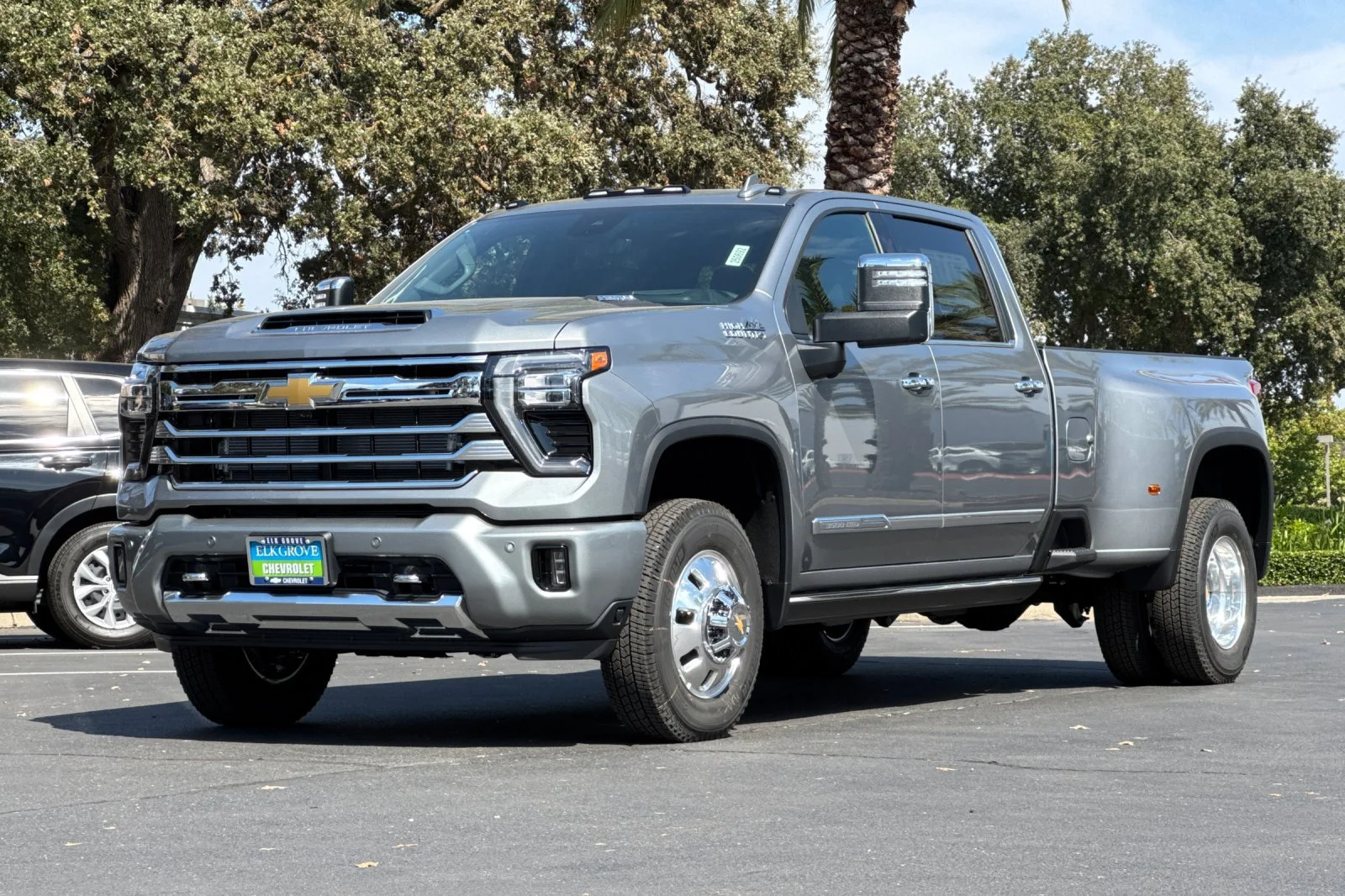 2026 Chevrolet Silverado 3500 HD High Country DRW view 7