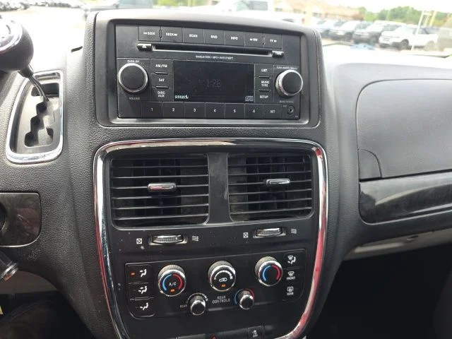 Used 2016 Gray Dodge SXT image 19