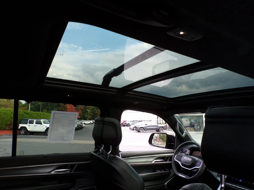 Used 2022 Black Jeep Series III image 10