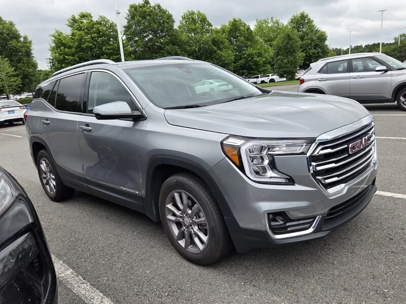 Used 2024 Sterling Metallic GMC SLT image 2