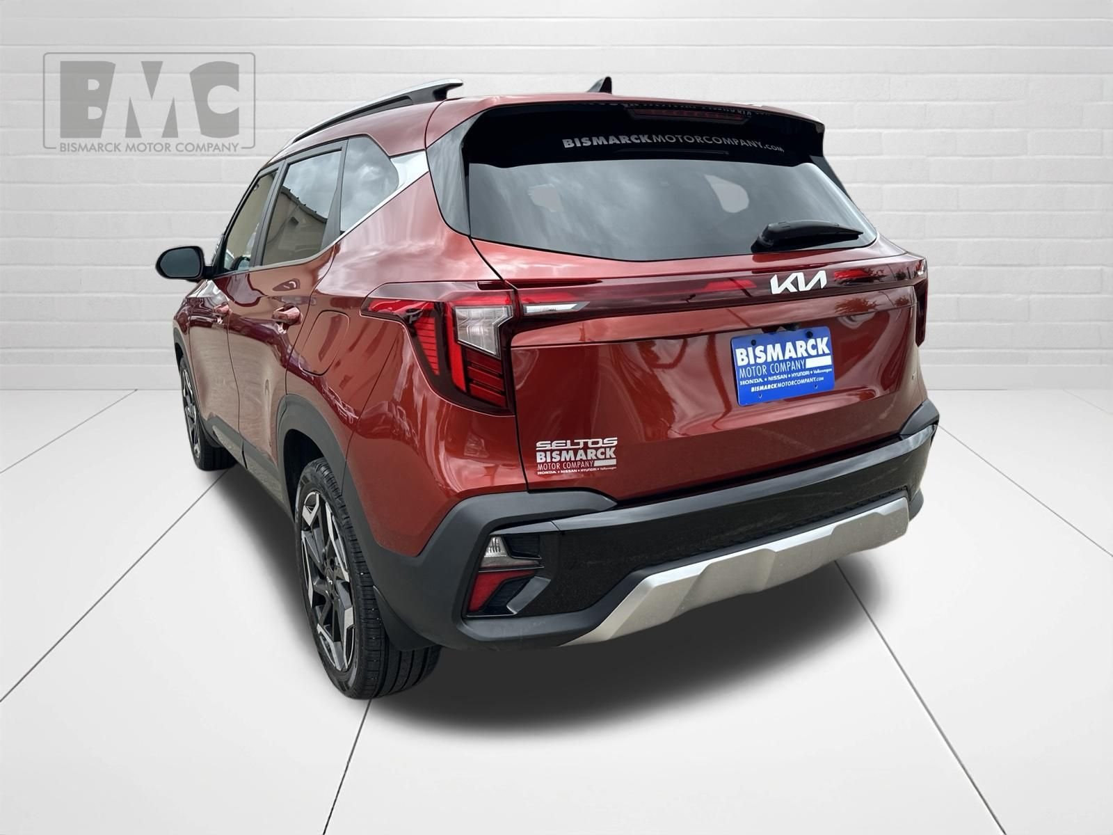Used 2024 Orange Kia SX image 4