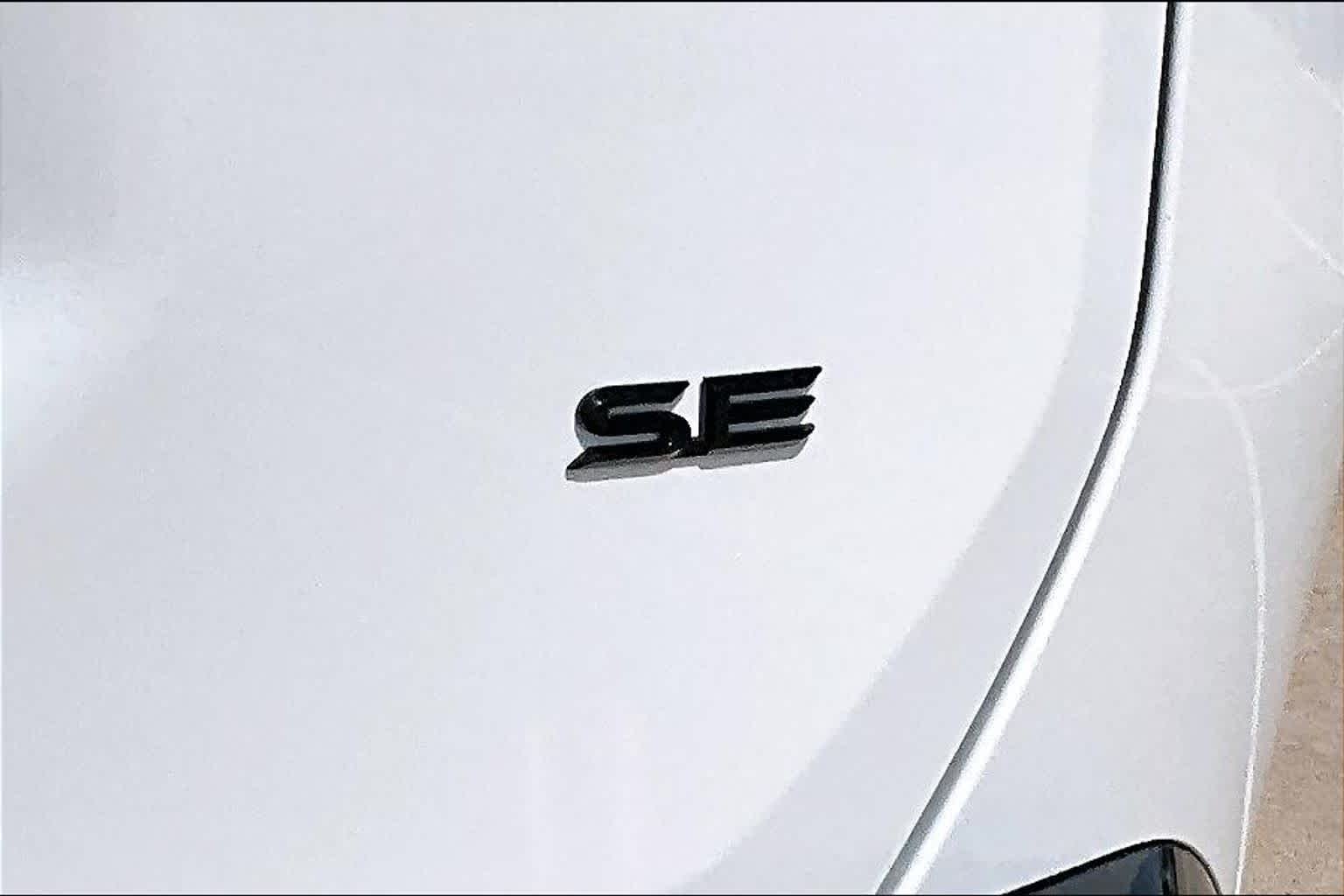 New 2026 Ice Cap Toyota SE image 15