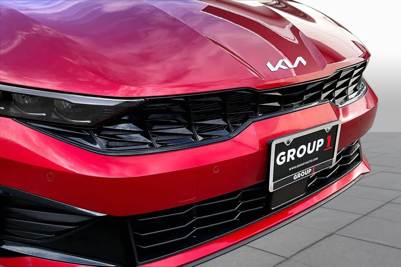 Used 2025 Runway Red Kia LXS image 29