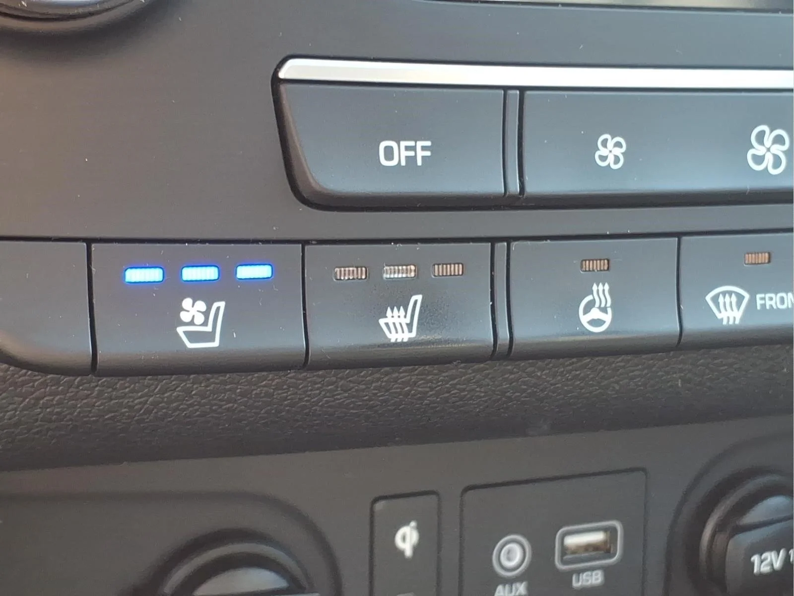 Used 2020 Black Hyundai Ultimate image 17
