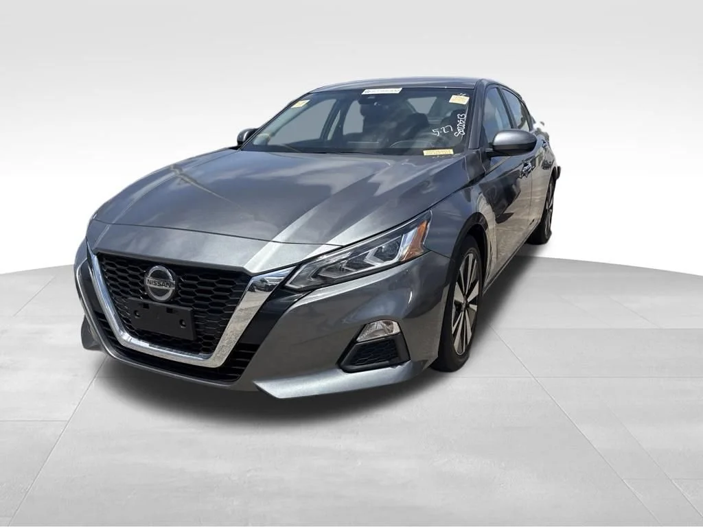 Used 2022 Gray Nissan 2.5 SV image 3
