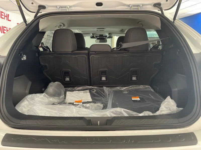 New 2026 CRYSTAL WHITE PEARL Subaru Premium image 8