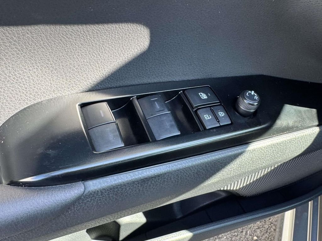 Used 2025  Toyota SE image 18