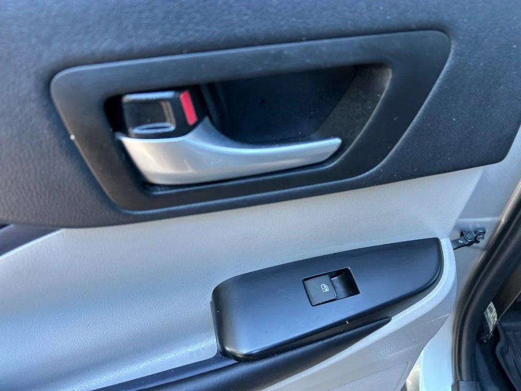 Used 2019 Silver Toyota XLE image 25