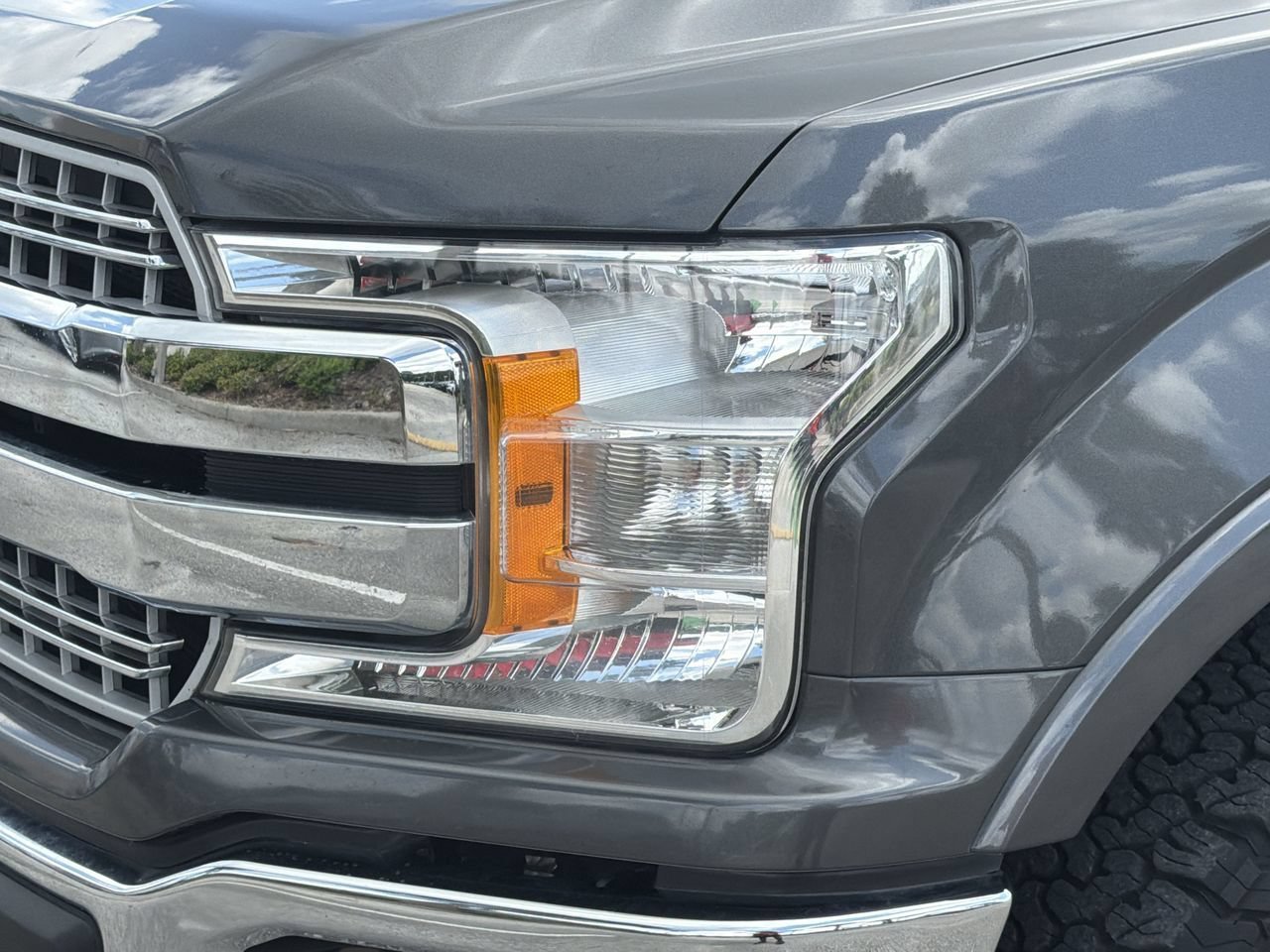 Used 2019 Magnetic Ford Lariat image 6