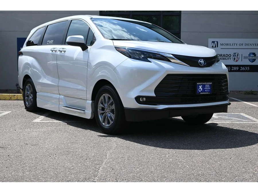New 2025 WHITE Toyota XLE Mobility Handicap Van image 3