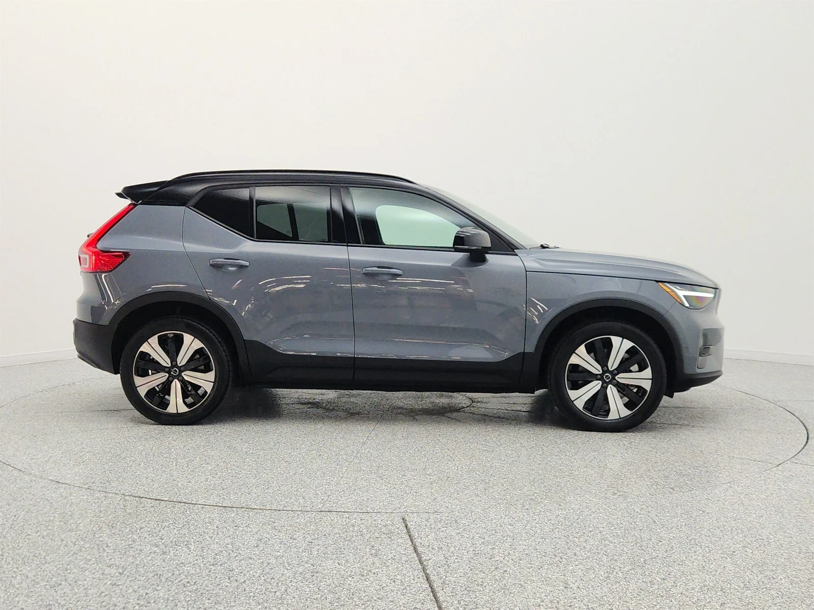 Used 2023 Thunder Grey Metallic Volvo Twin eAWD Plus image 4