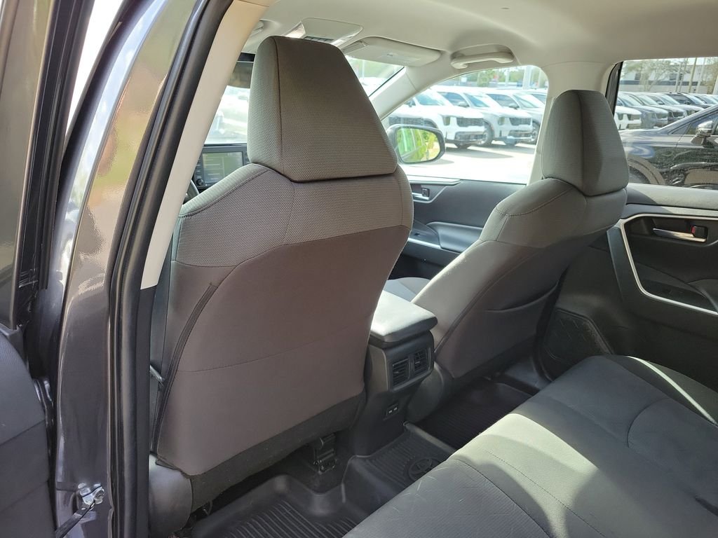 2022 Toyota RAV4 XLE - Photo 16