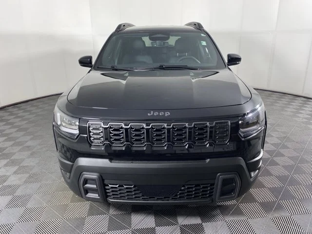 New 2026 Diamond Black Crystal Pearl-Coat Exterior Paint Jeep Limited image 12