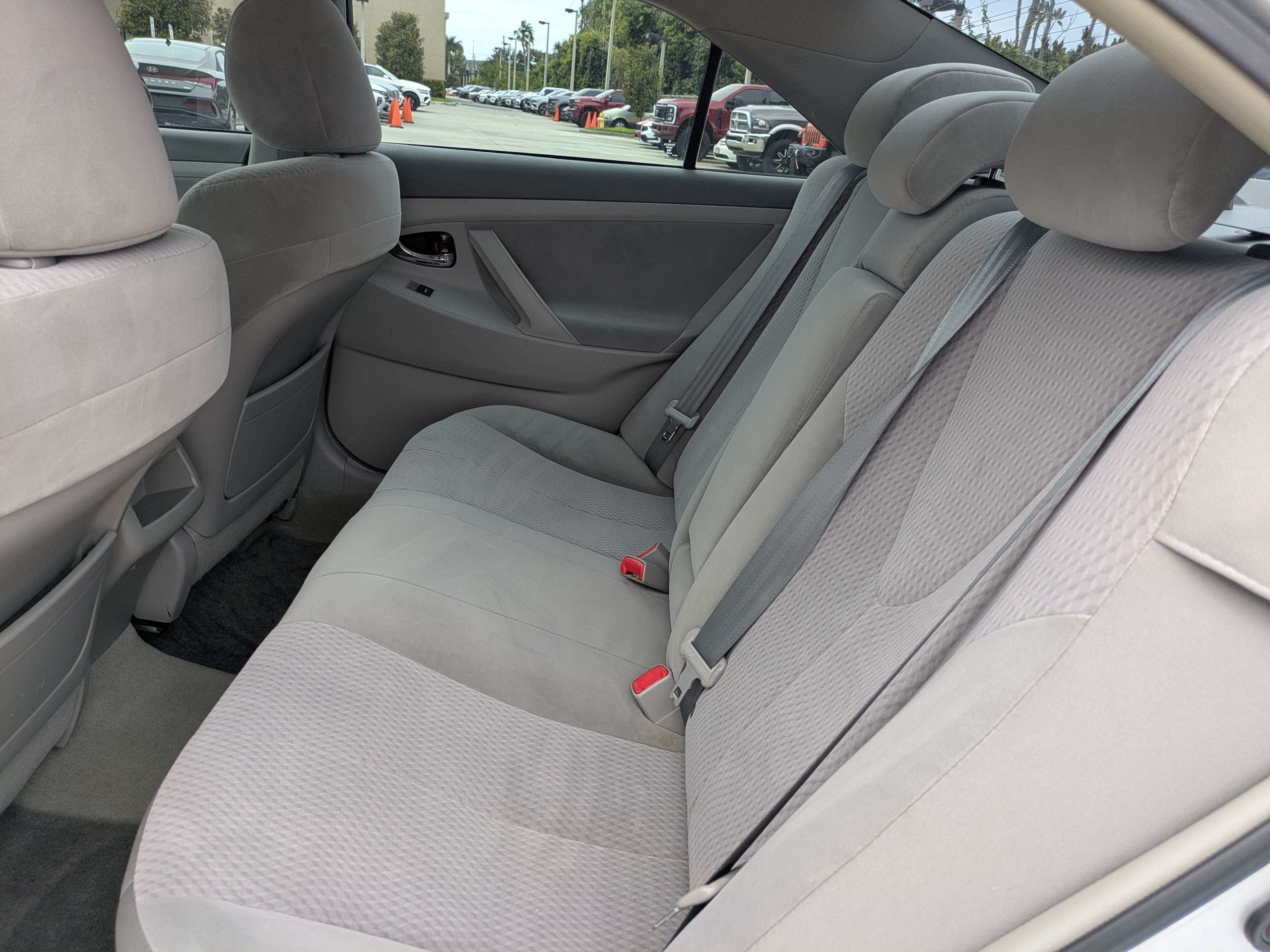 2010 Toyota Camry LE - Photo 12