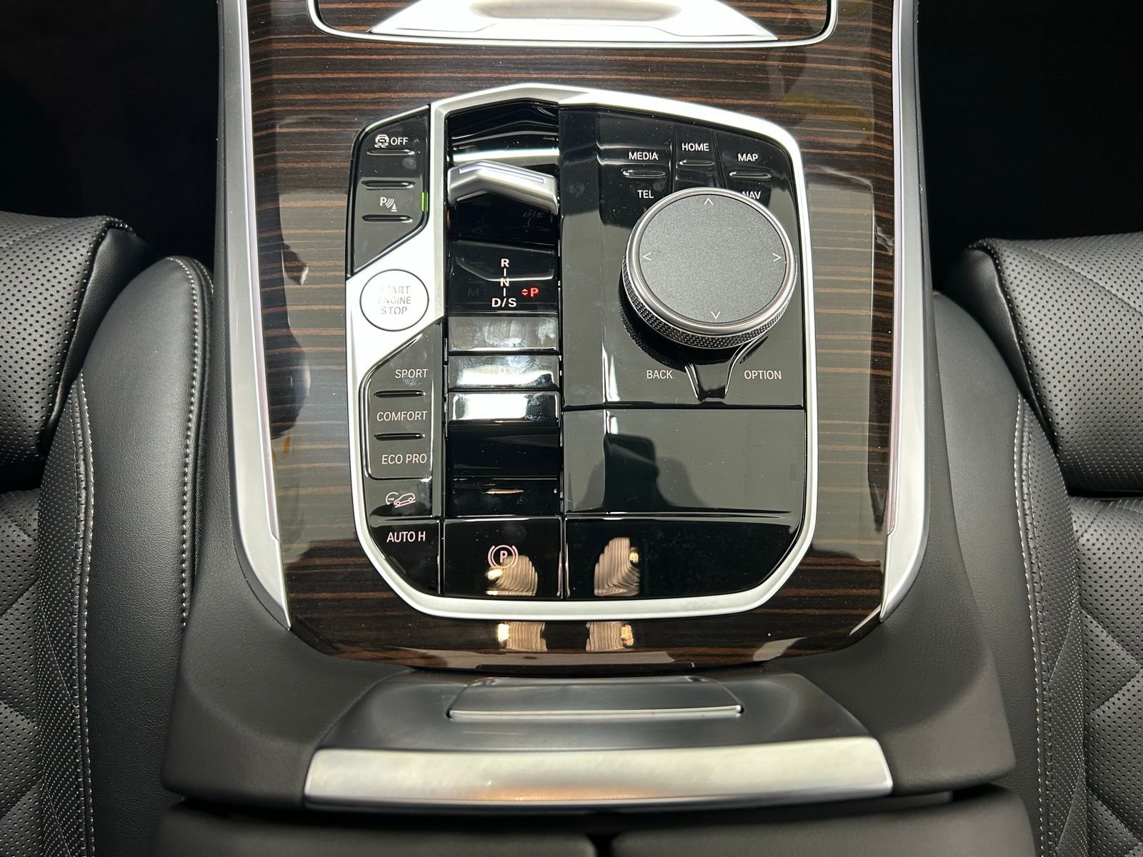 New 2026 Carbon Black Metallic BMW xDrive40i image 23