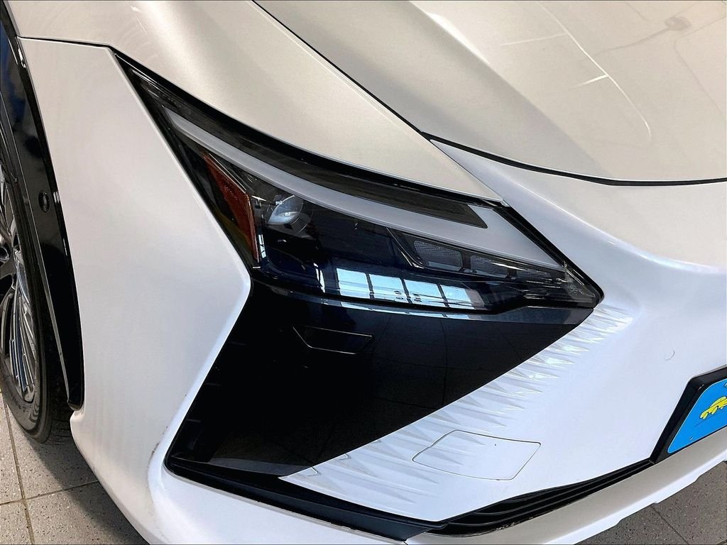 Used 2023 White Lexus 450e Luxury image 32