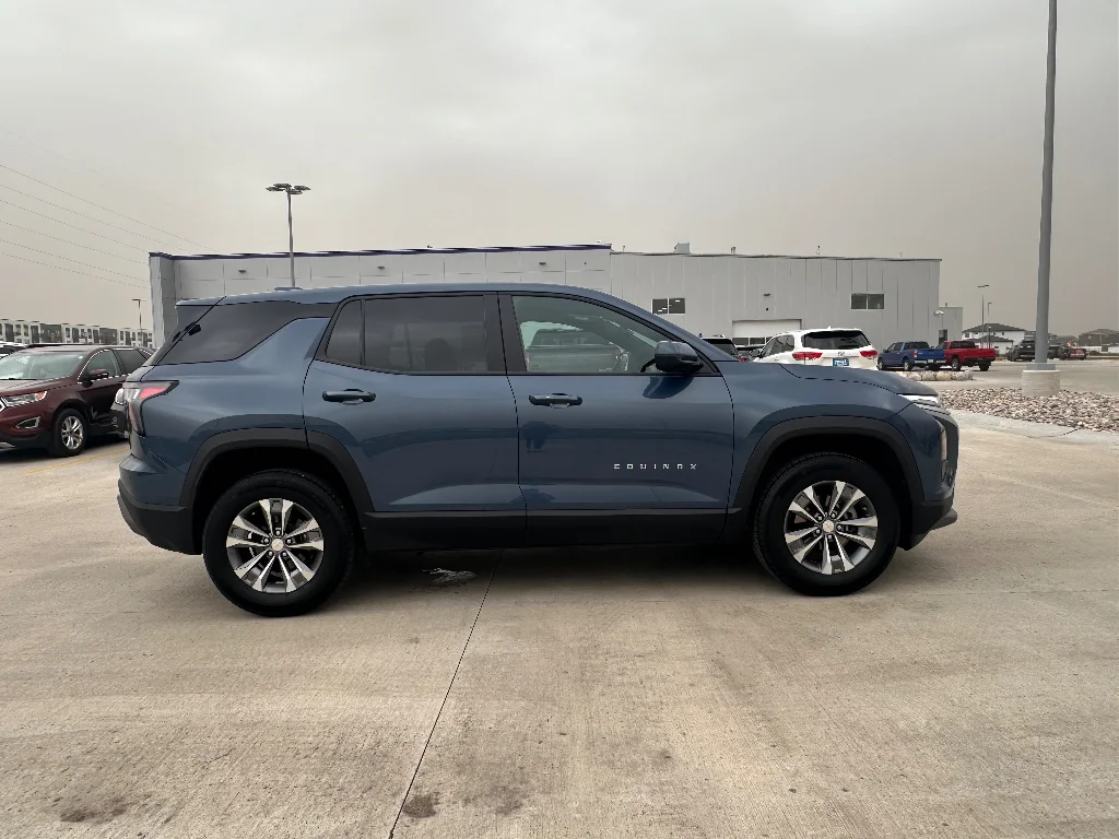 Used 2026 Lakeshore Blue Metallic Chevrolet AWD LT image 4