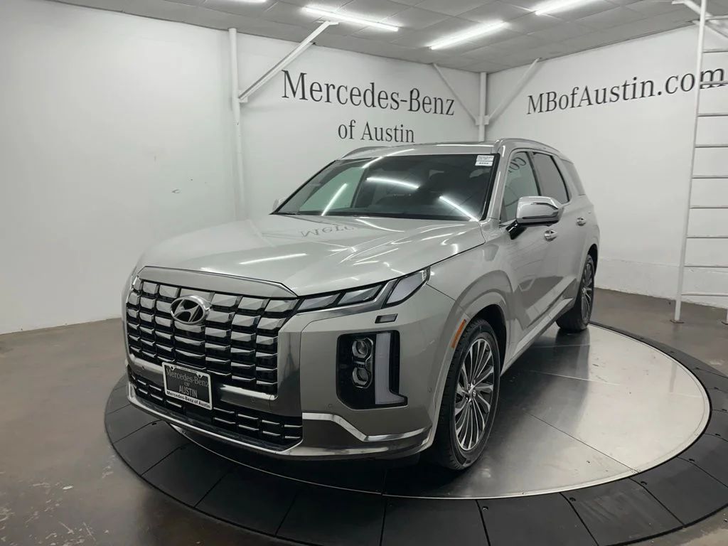 Used 2025 Silver Hyundai Calligraphy image 3