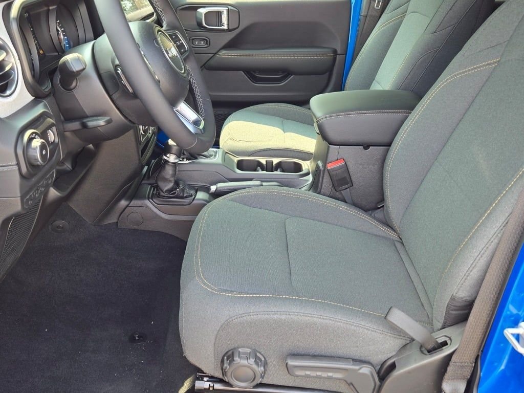 New 2026 Hydro Blue Pearl-Coat Exterior Paint Jeep Sahara image 21