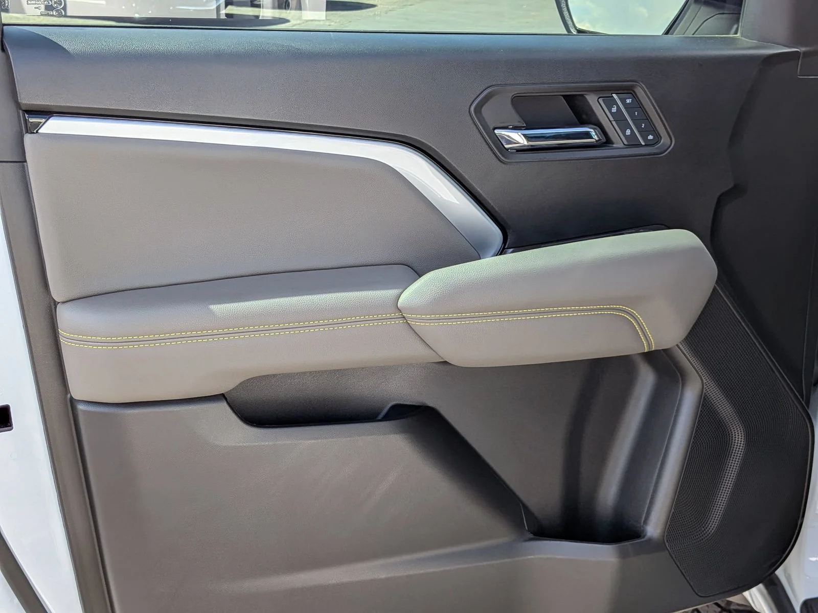 Used 2024 White Chevrolet ZR2 image 12
