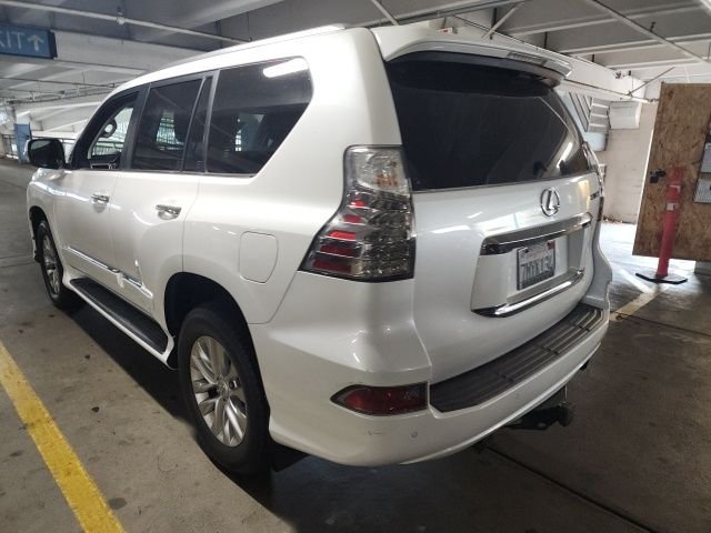 Used 2016  Lexus 460 image 3
