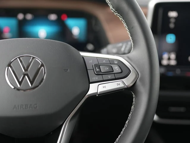 New 2026 Deep Black Pearl Volkswagen 2.0T SE W/TECHNOLOGY image 20