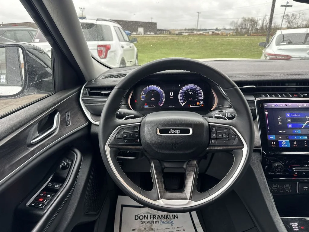Used 2023 White/off-white Jeep Limited image 14