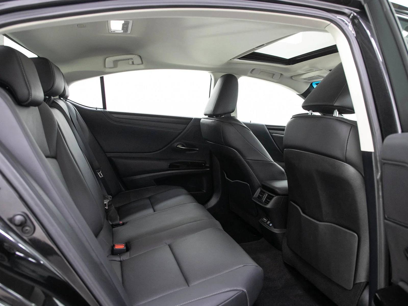 Used 2025 Black Lexus ES 300h F Sport Handling image 12