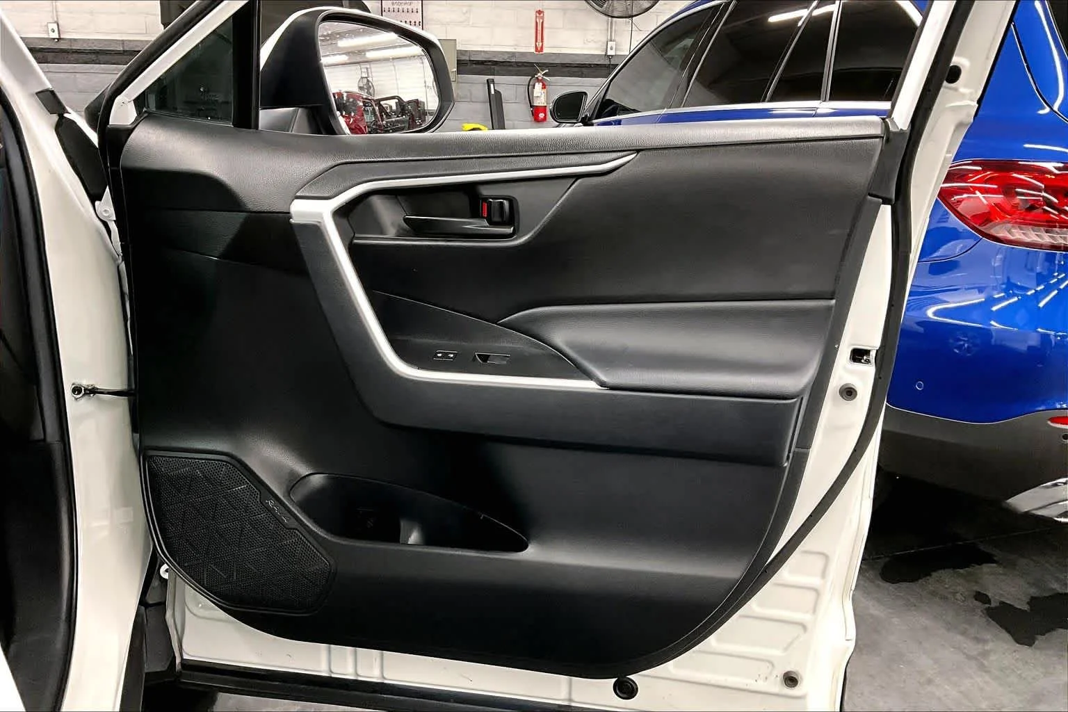 Used 2023 Ice Cap Toyota LE image 23