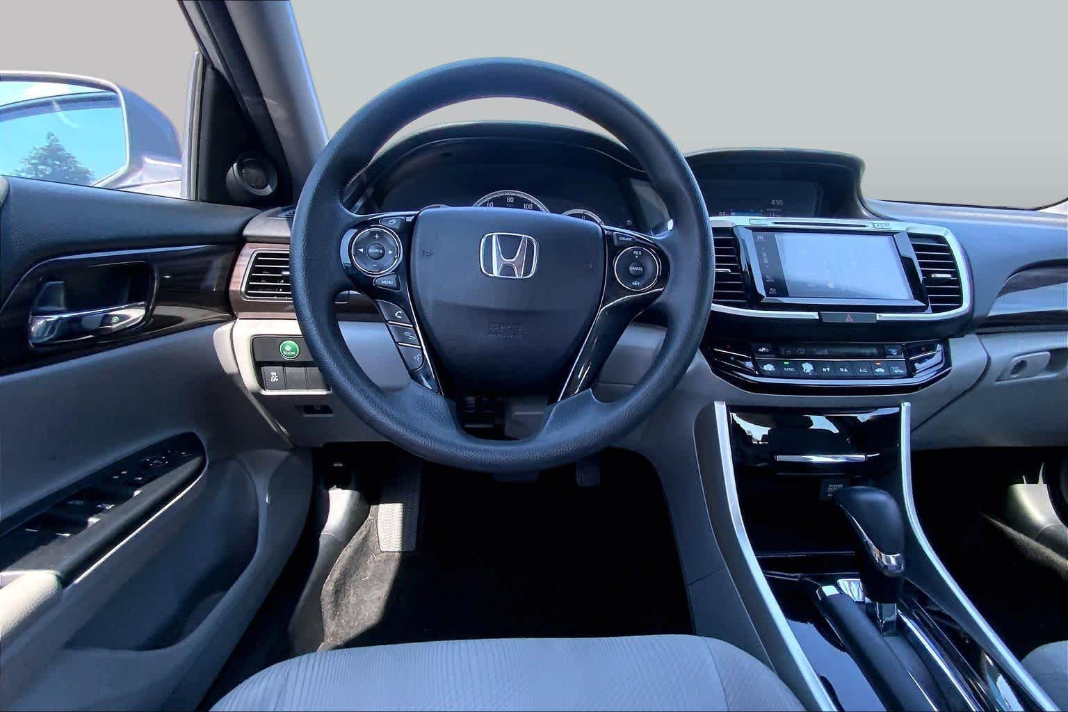 Used 2016 Lunar Silver Metallic Honda EX image 6