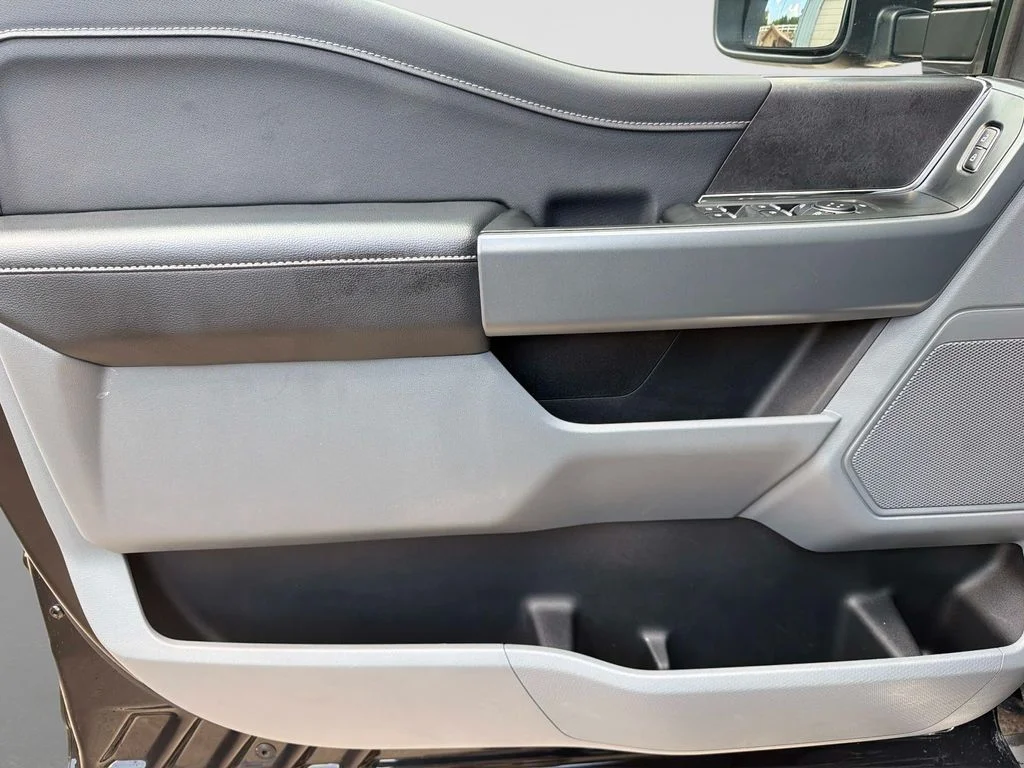 Used 2025 Agate Black Metallic Ford XLT image 18
