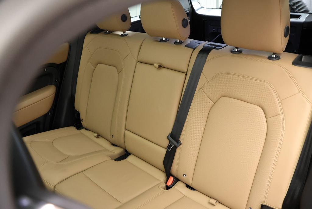 New 2026 Santorini Black Land Rover S image 36