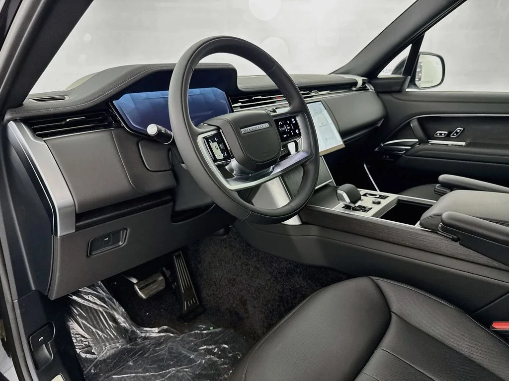 New 2027 Santorini Black Land Rover SE image 9