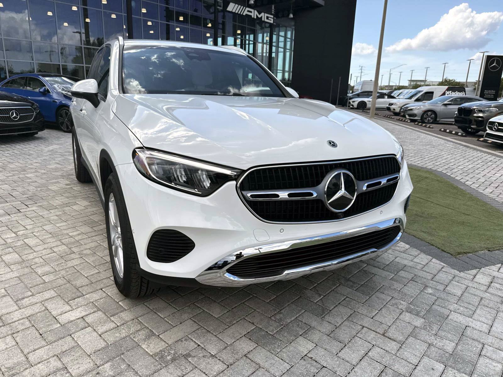 New 2026 Polar White Mercedes-Benz 300 SUV image 8