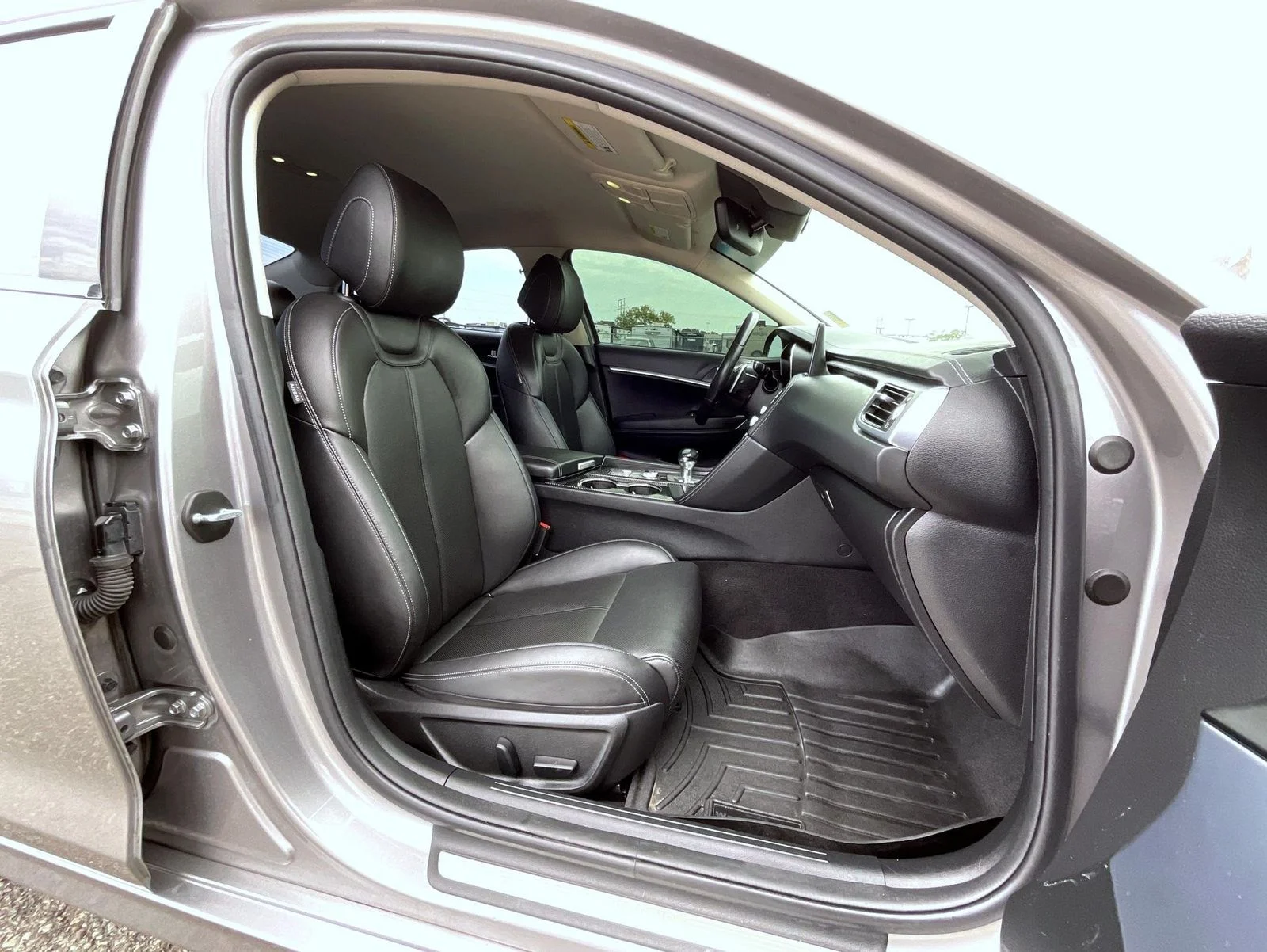 Used 2022 Silver Genesis 2.0T image 15