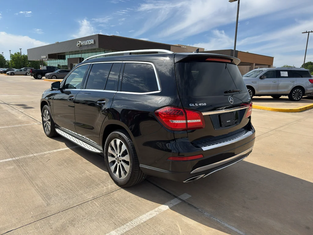 Used 2018 Obsidian Black Metallic Mercedes-Benz 450 4MATIC® image 8