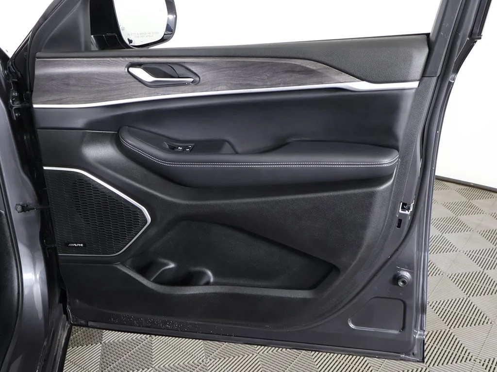 Used 2022 Gray Jeep Limited image 29