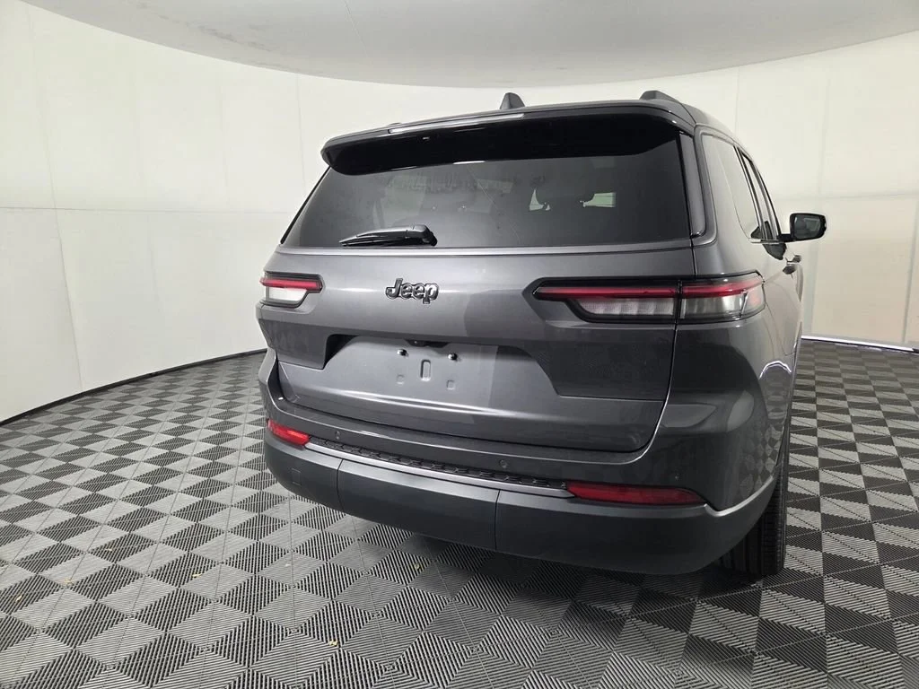 New 2026 Baltic Gray Metallic Clear-Coat Exterior Paint Jeep Limited image 5
