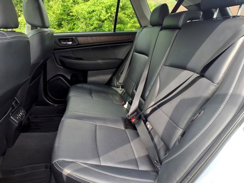 Used 2019 Ice Silver Metallic Subaru Limited image 10
