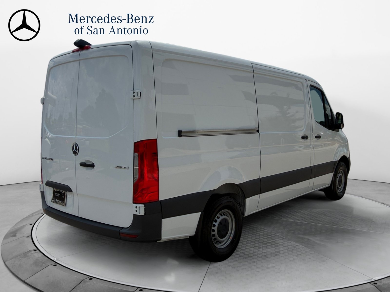 Used 2025  Mercedes-Benz  image 7