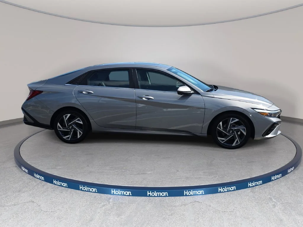 Certified Used 2024 Metal Hyundai Limited image 4