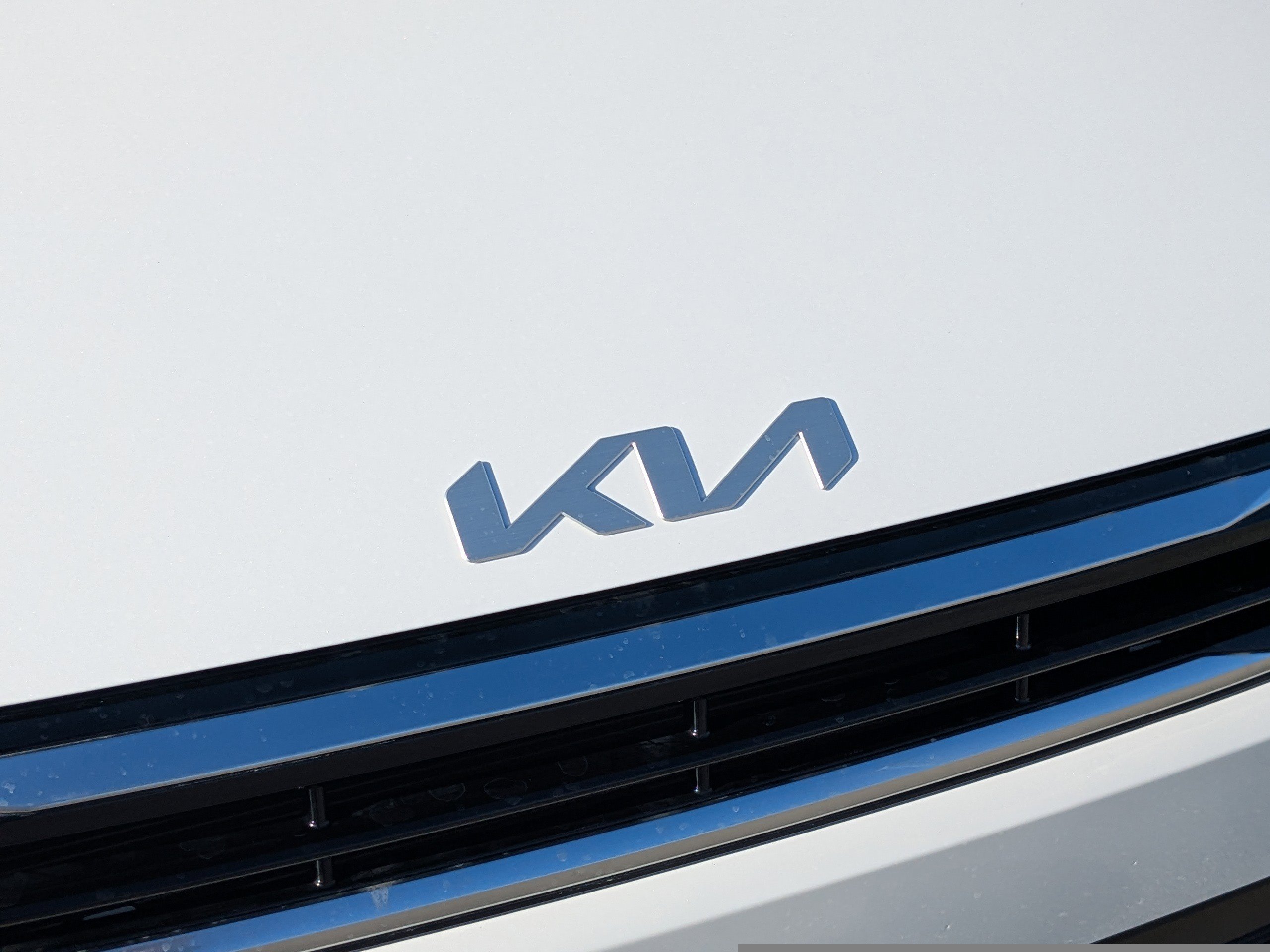 New 2025 Snow White Pearl Kia EX image 11