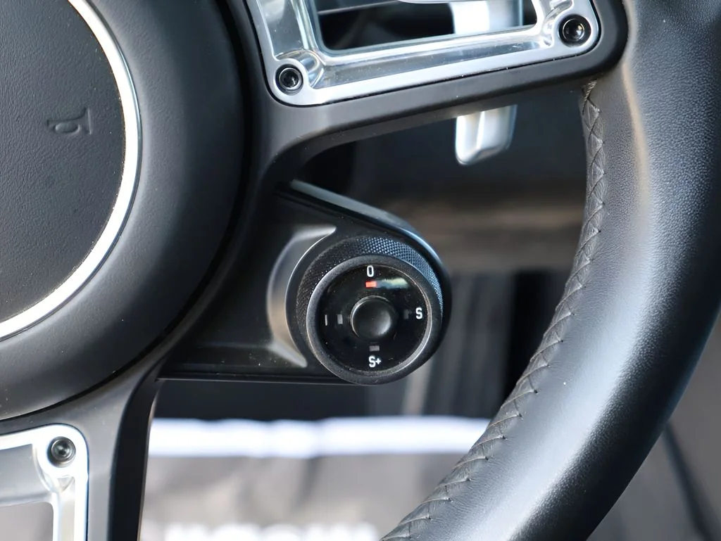 Used 2017  Porsche  image 31
