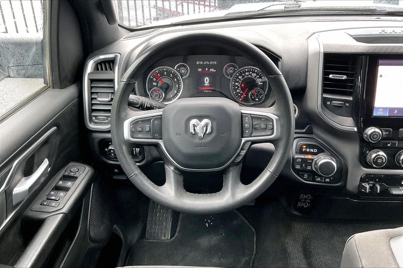 Used 2025 White Ram Big Horn/Lone Star image 9