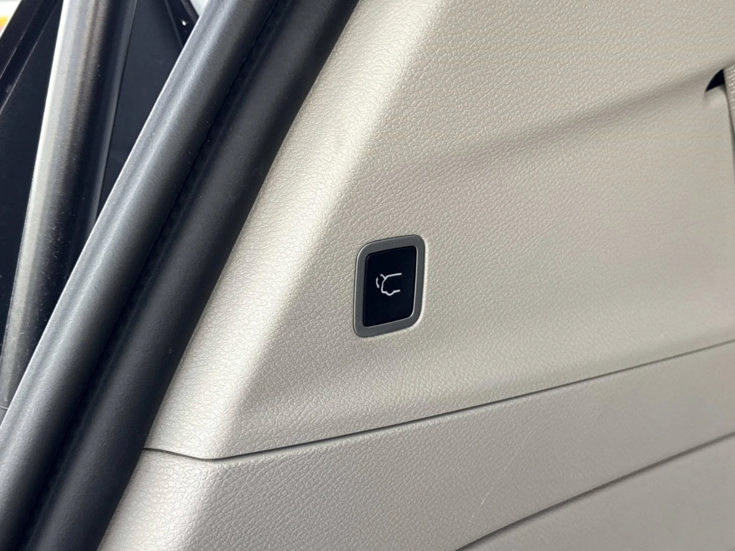 Used 2024 Silver Mist Clearcoat Chrysler Touring L image 10