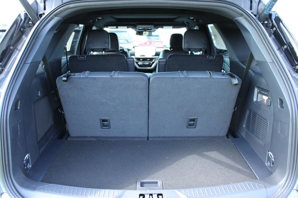 New 2026 Carbonized Gray Metallic Ford Tremor® image 9